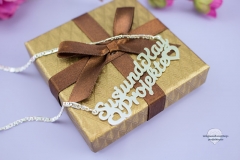 Schmuckstück-Namenskette-als-Geschenk