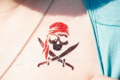 Glitzer-Tattoo-Totenkopf-Pirat