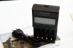 eneloop-Panasonic-Batterie-Ladegerät-mit-Kabel