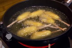 Corn-Dog-Fingerfood-zubereitung-Frittieren