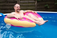 Wasser-Spaß-Baden-mit-donut