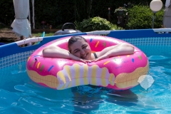 relexen-im-donut-wasser-spaß