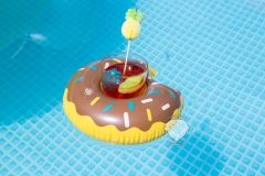 wasser-spaß-donut-mit-coktail