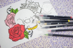 Skullpaper-Aquarellstifte-bunt-mit-Totenkopf