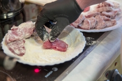 Fleisch-vorbereitung,-bemehlen