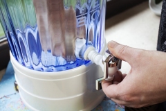 YVE-BIO-Wasser-Filter-Hahn-festziehen
